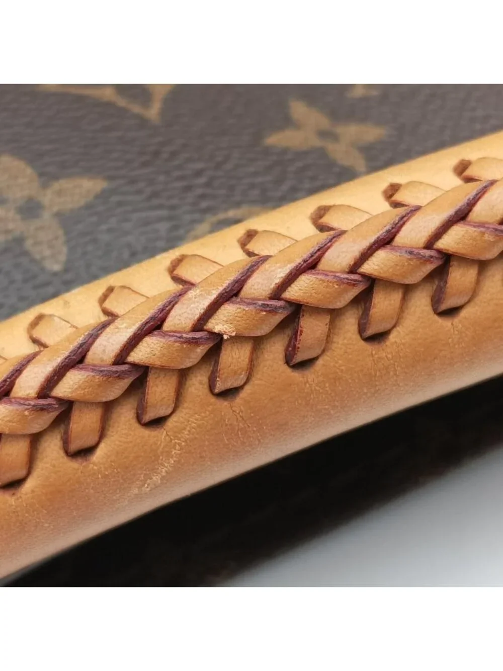 Louis Vuitton Artsy MM Monogram Brown Canvas Handbag